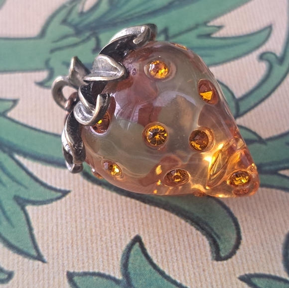 Kenneth Jay Lane lucite strawberry unmarked - Picture 6 of 7